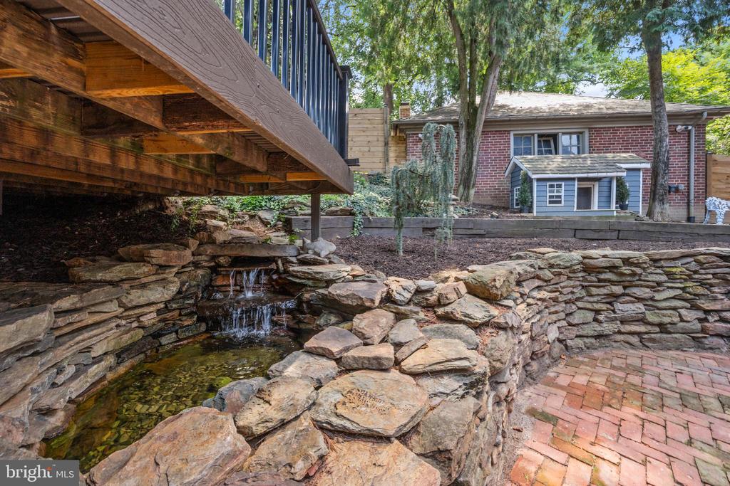 472 COUNTRY CLUB ROAD