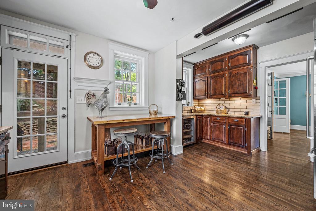 472 COUNTRY CLUB ROAD