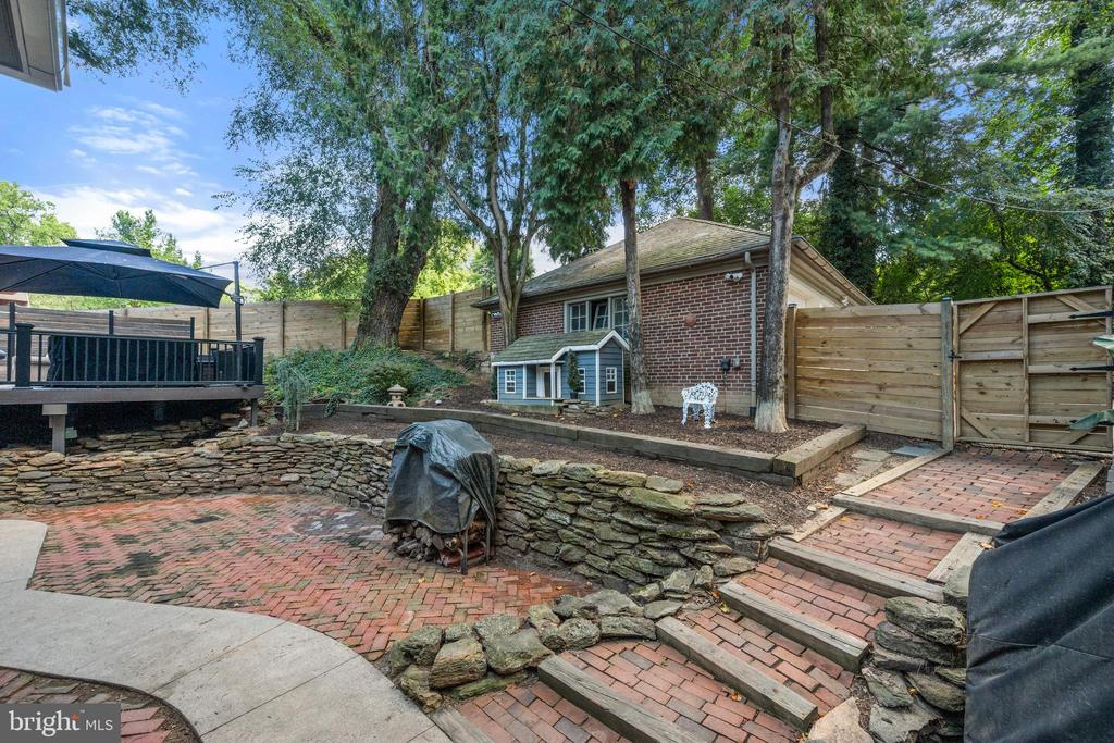 472 COUNTRY CLUB ROAD