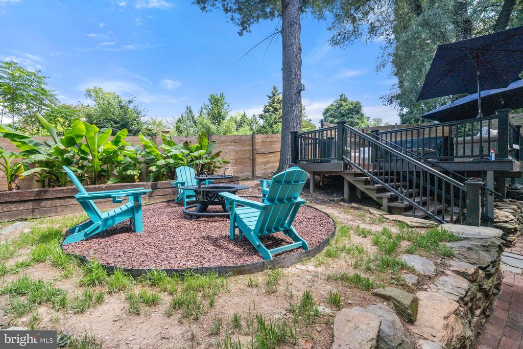472 COUNTRY CLUB ROAD
