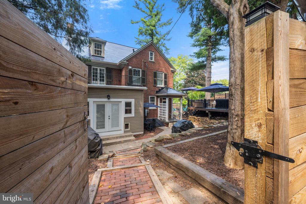 472 COUNTRY CLUB ROAD