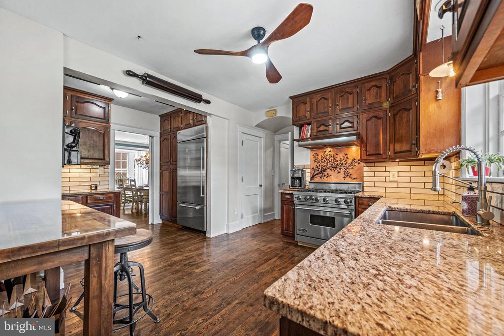 472 COUNTRY CLUB ROAD