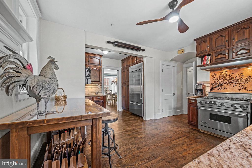 472 COUNTRY CLUB ROAD