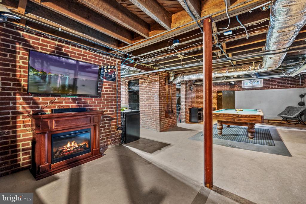 472 COUNTRY CLUB ROAD