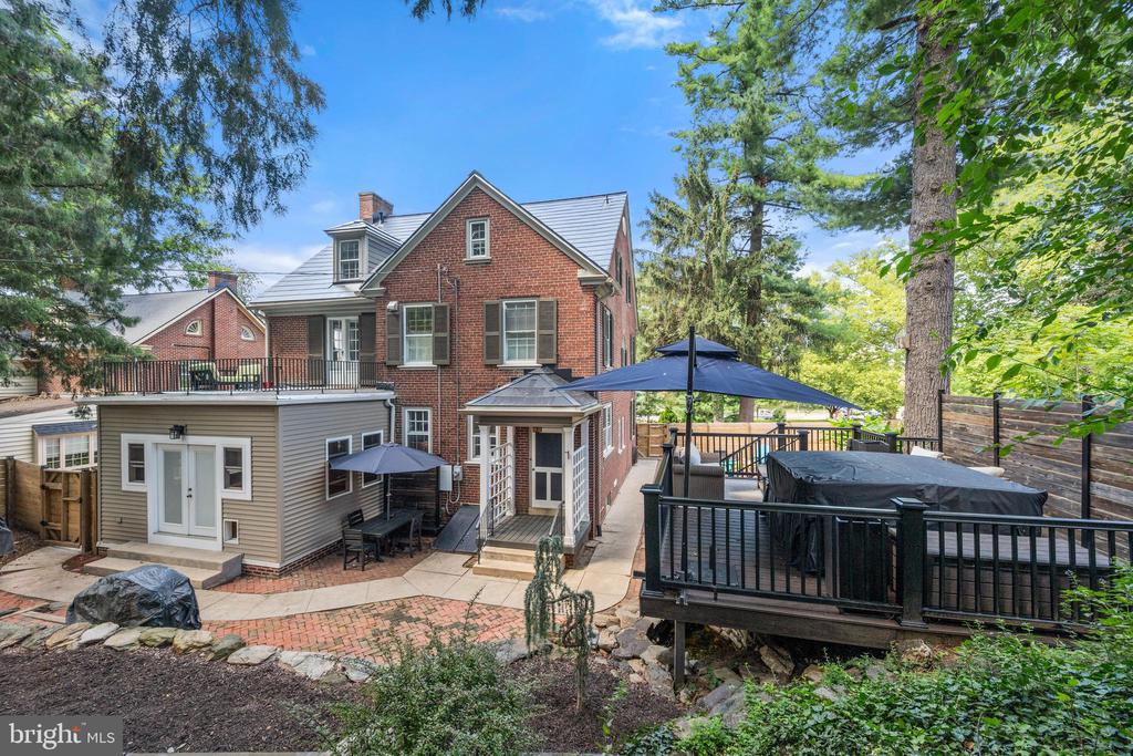 472 COUNTRY CLUB ROAD