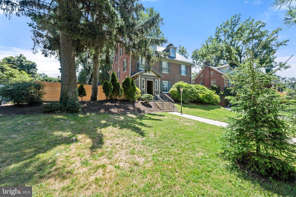 472 COUNTRY CLUB ROAD