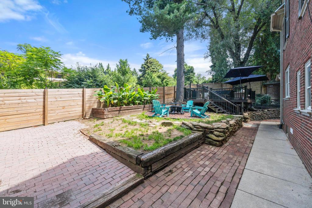 472 COUNTRY CLUB ROAD