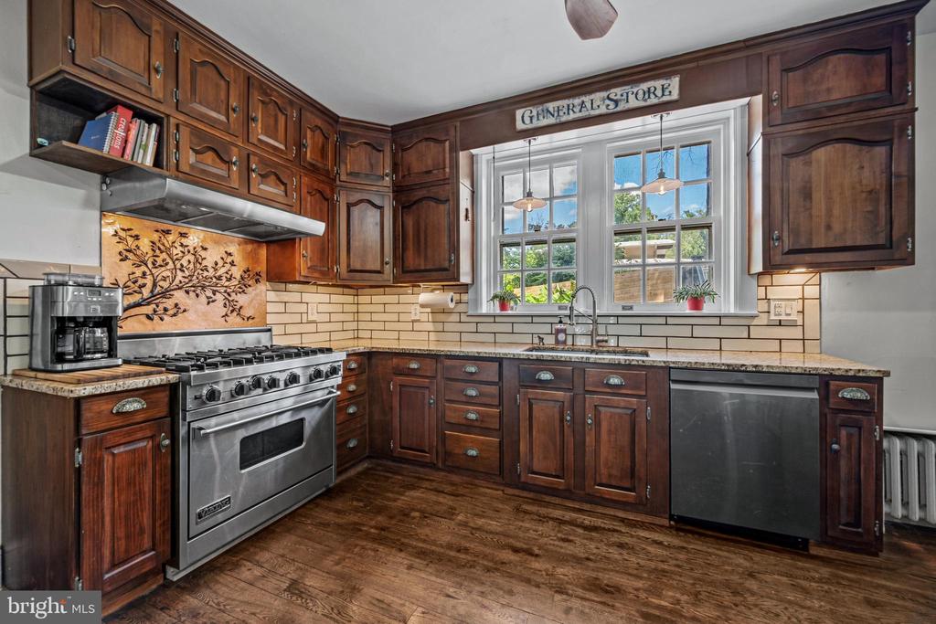 472 COUNTRY CLUB ROAD