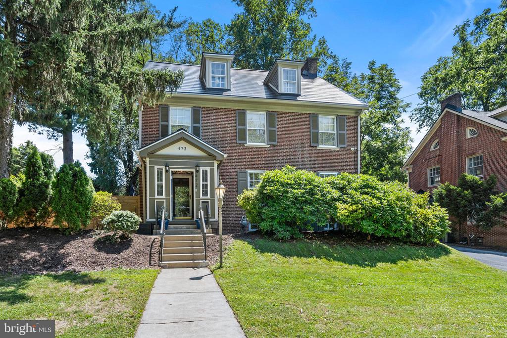 472 COUNTRY CLUB ROAD