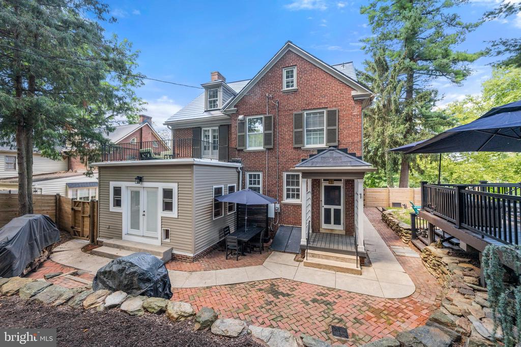 472 COUNTRY CLUB ROAD