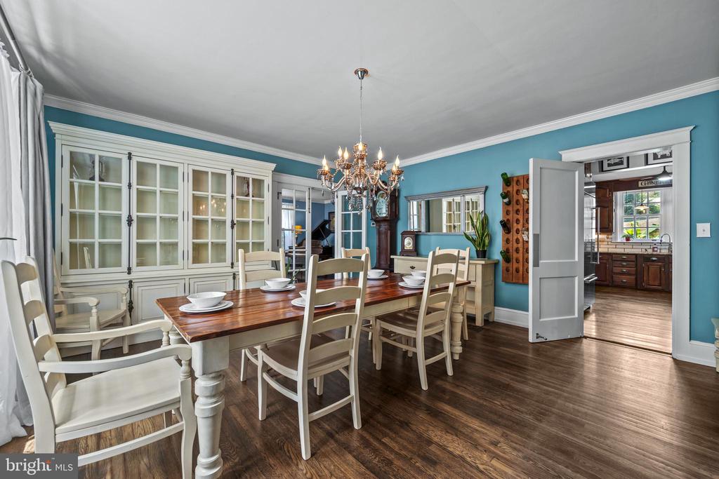 472 COUNTRY CLUB ROAD