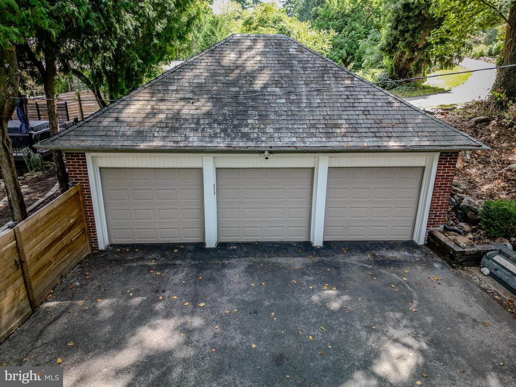 472 COUNTRY CLUB ROAD