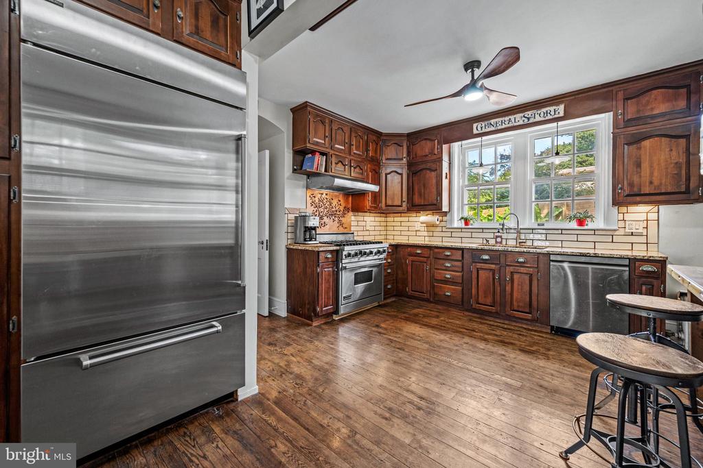 472 COUNTRY CLUB ROAD