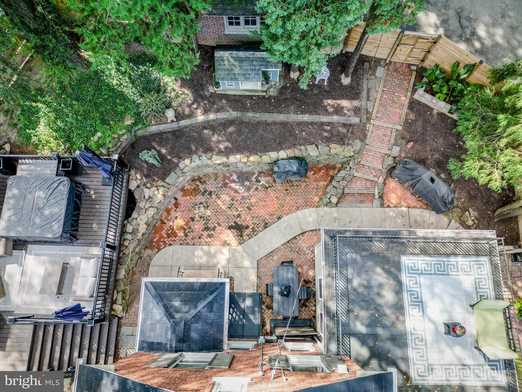 472 COUNTRY CLUB ROAD