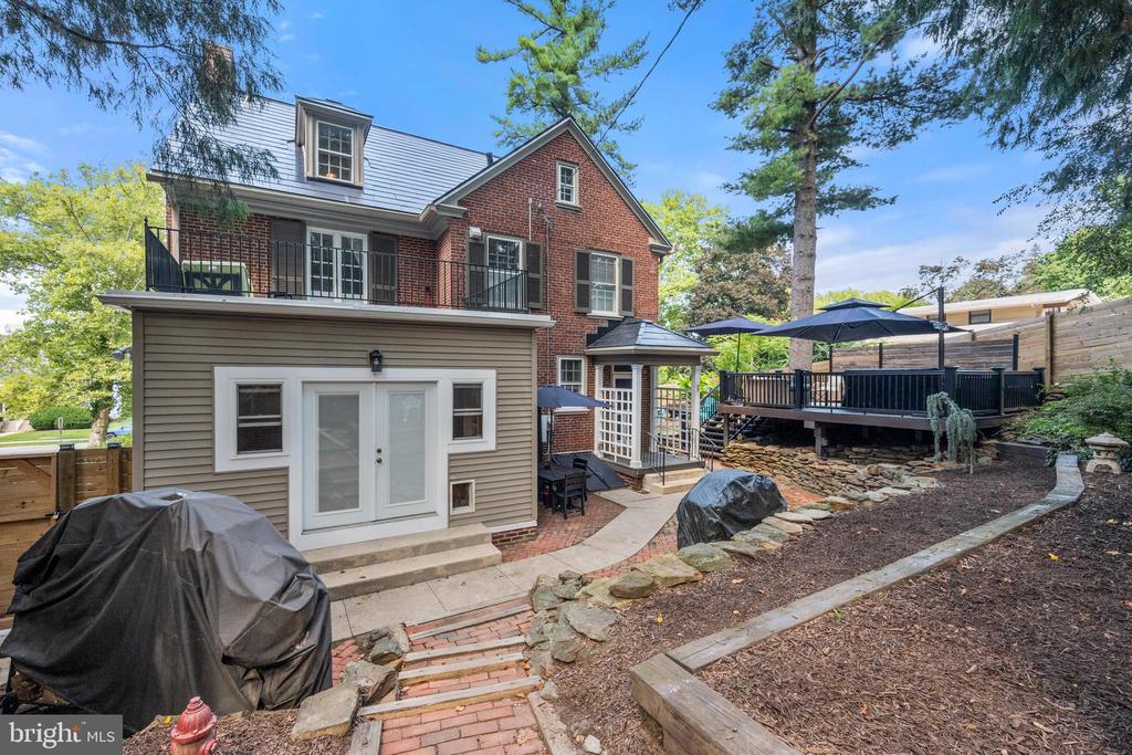 472 COUNTRY CLUB ROAD