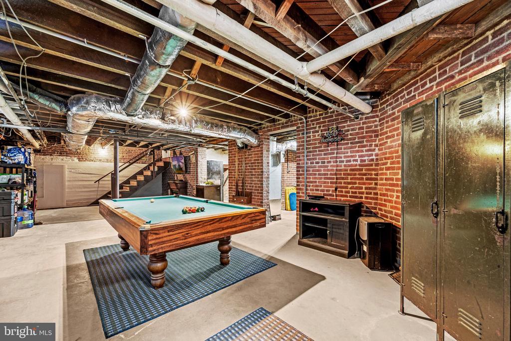 472 COUNTRY CLUB ROAD