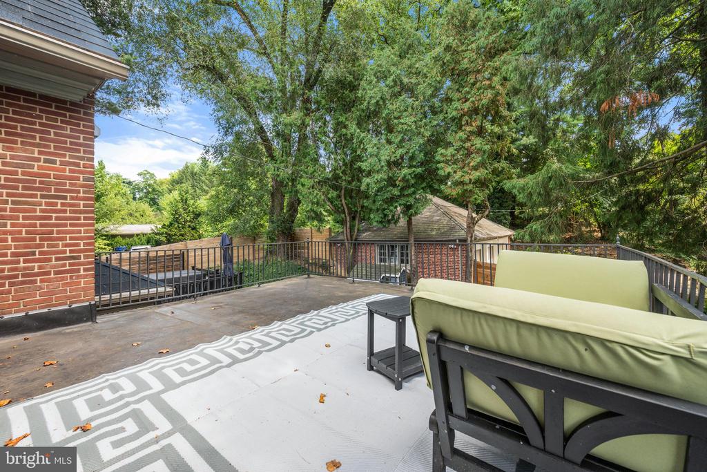 472 COUNTRY CLUB ROAD