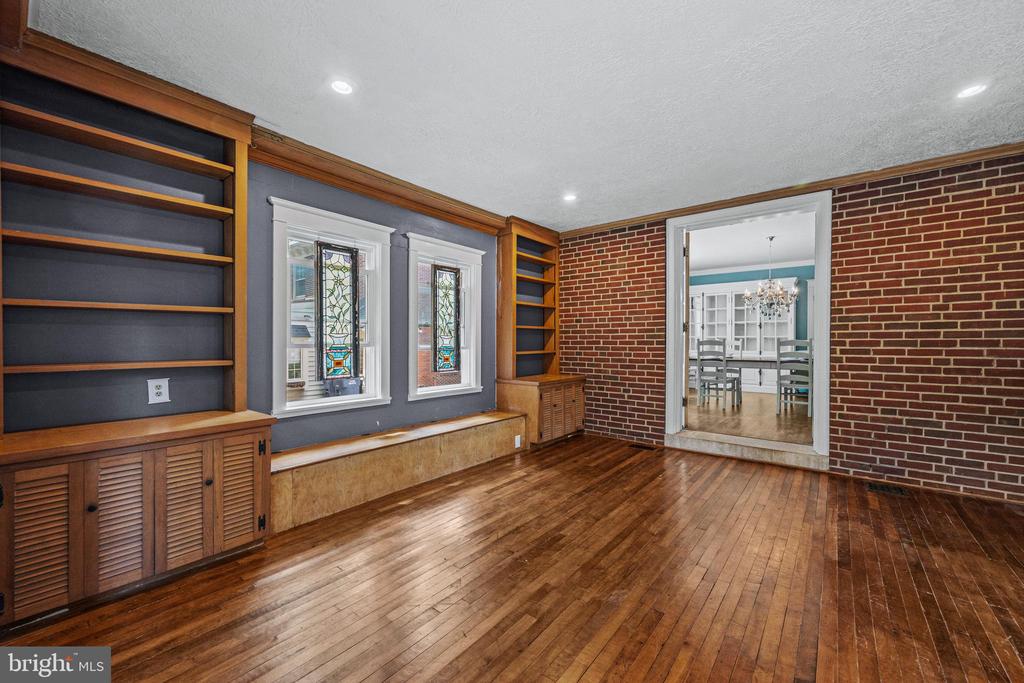 472 COUNTRY CLUB ROAD