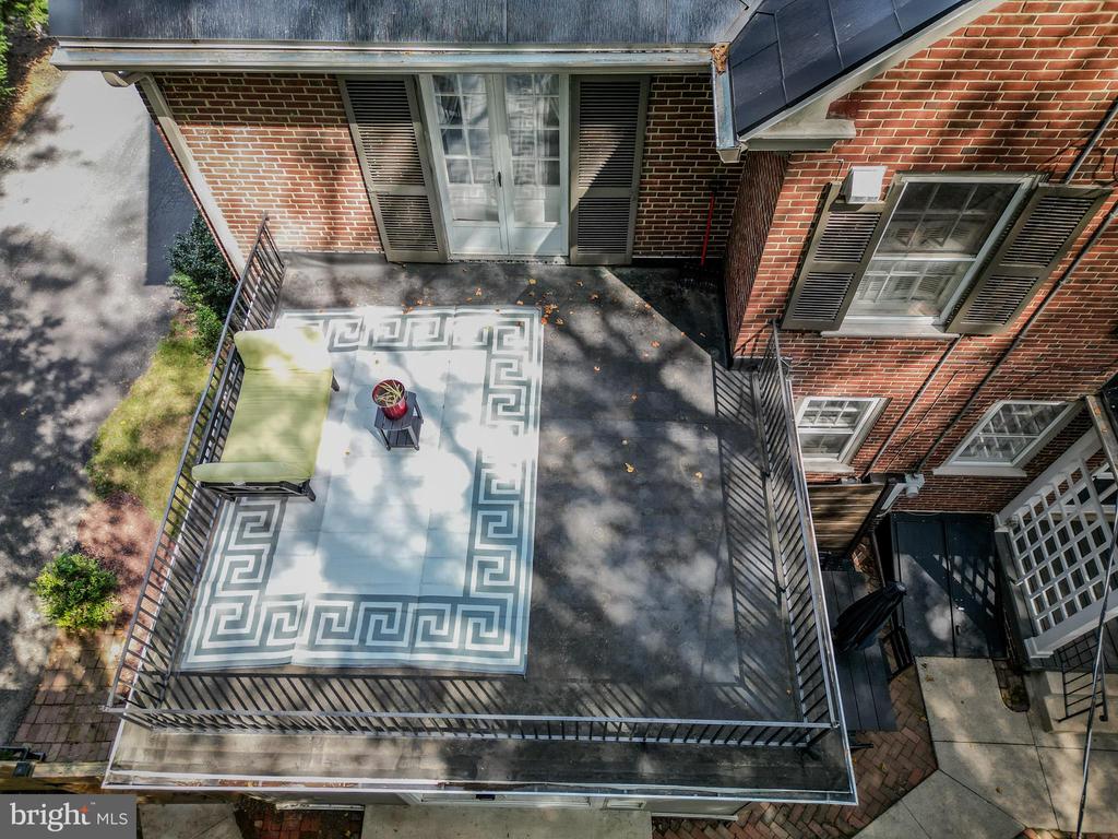 472 COUNTRY CLUB ROAD