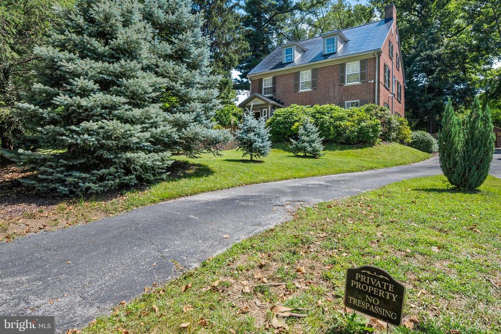 472 COUNTRY CLUB ROAD