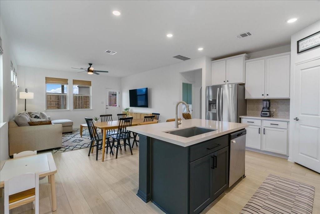 376 Papaya DR