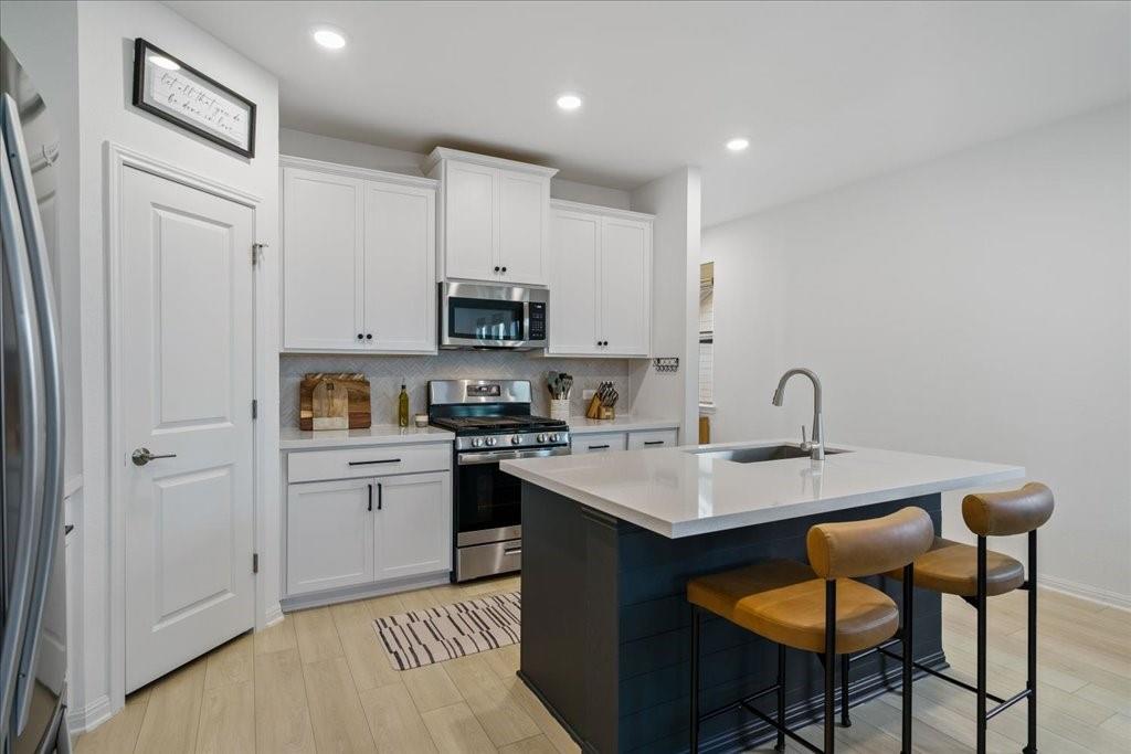 376 Papaya DR