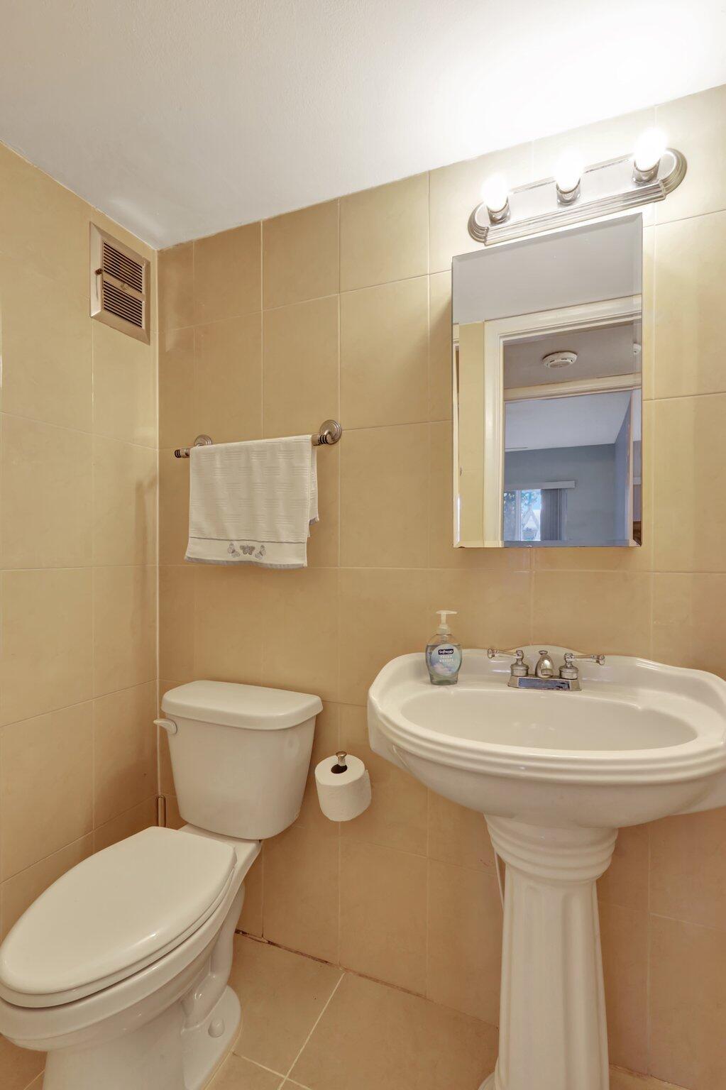 222 Kent M