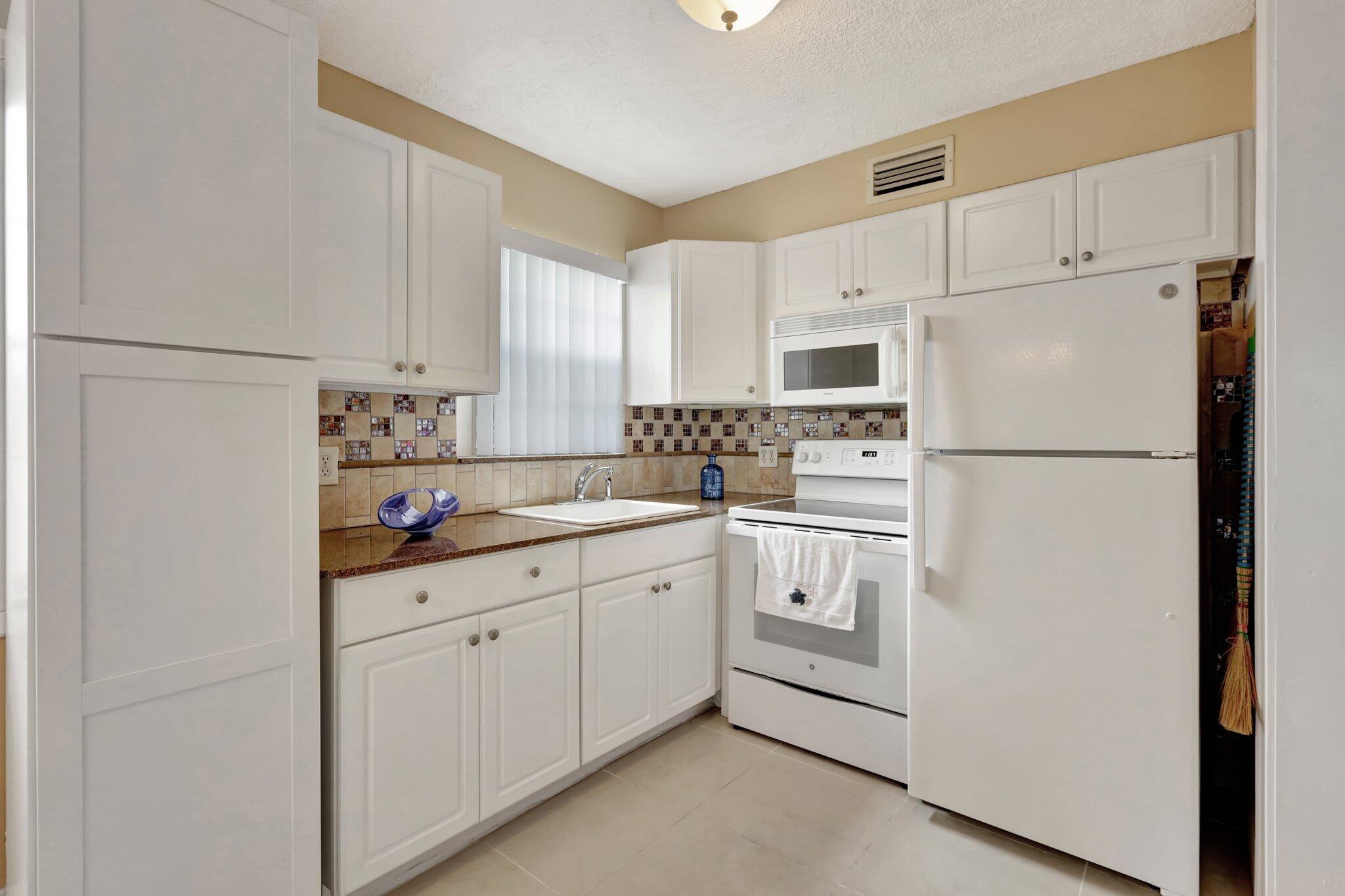 222 Kent M