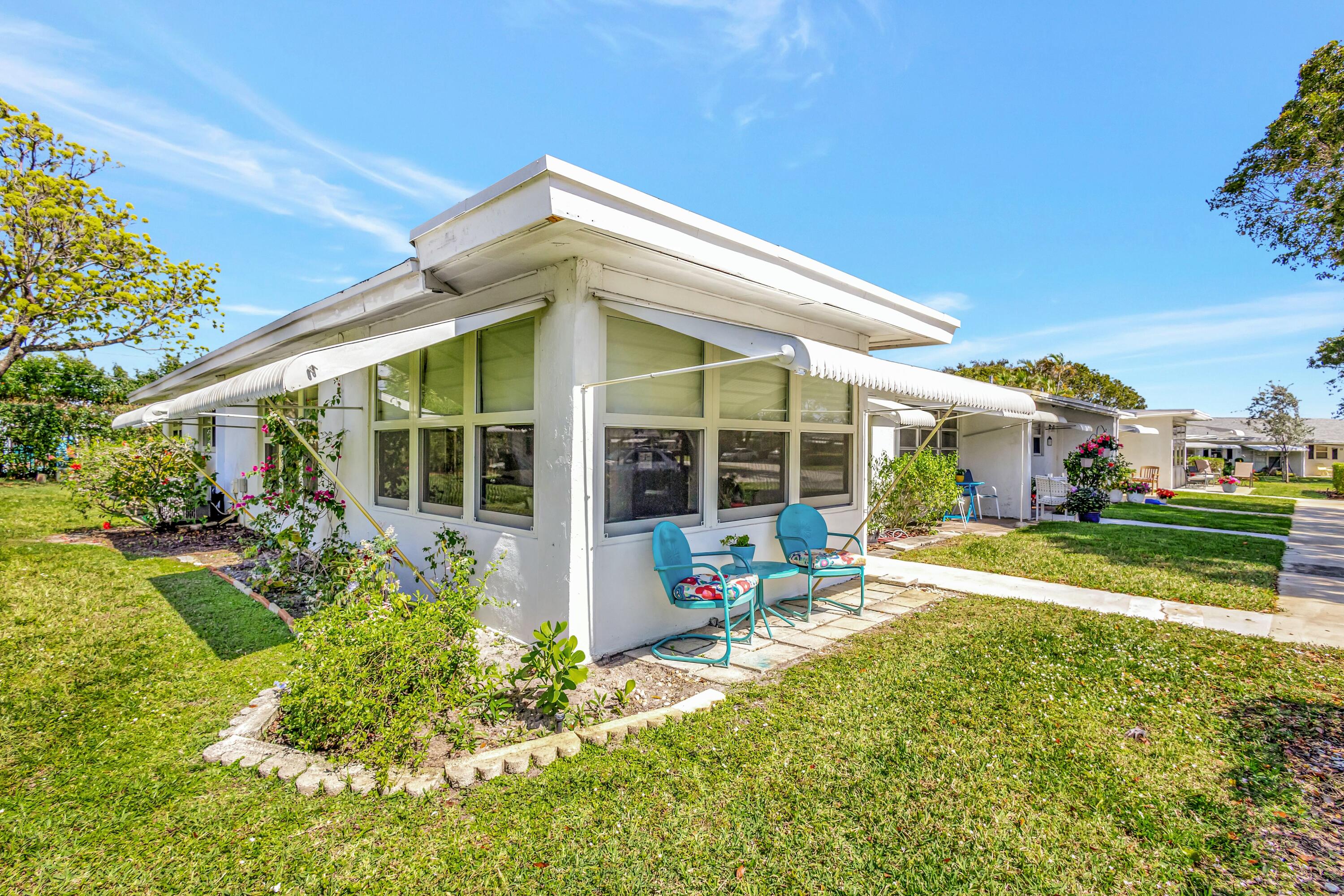 1053 N Oakridge Circle