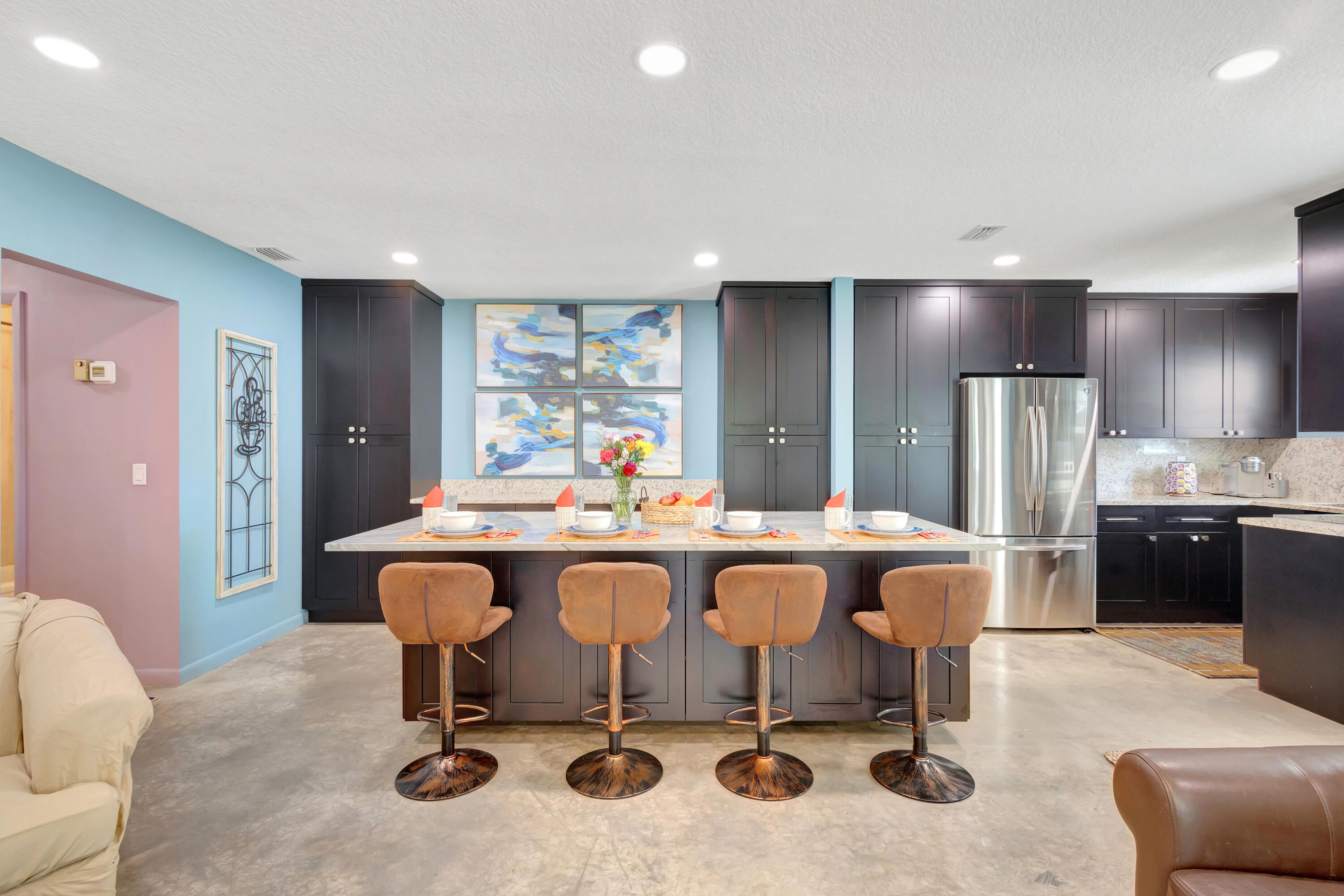 1053 N Oakridge Circle