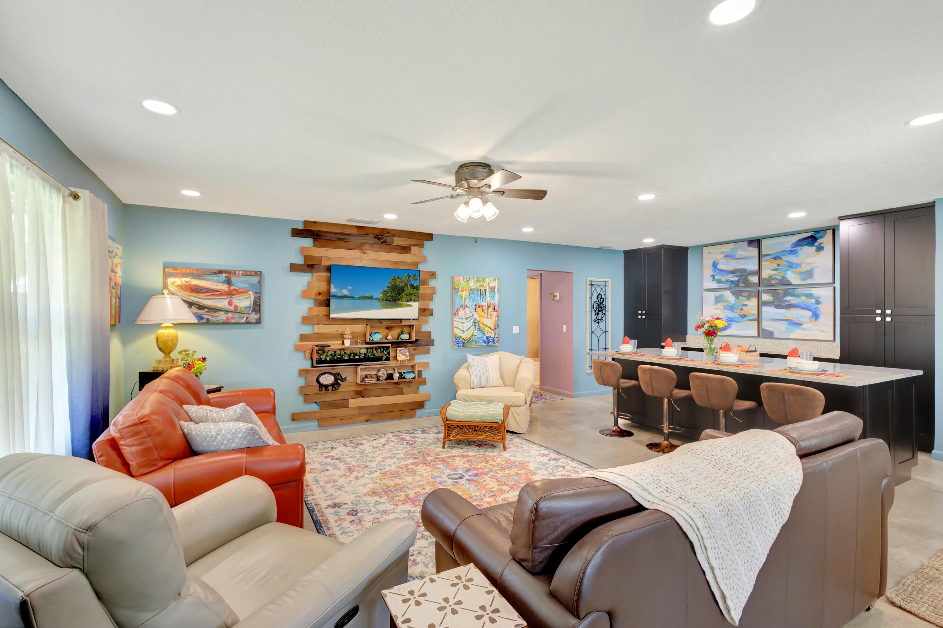 1053 N Oakridge Circle
