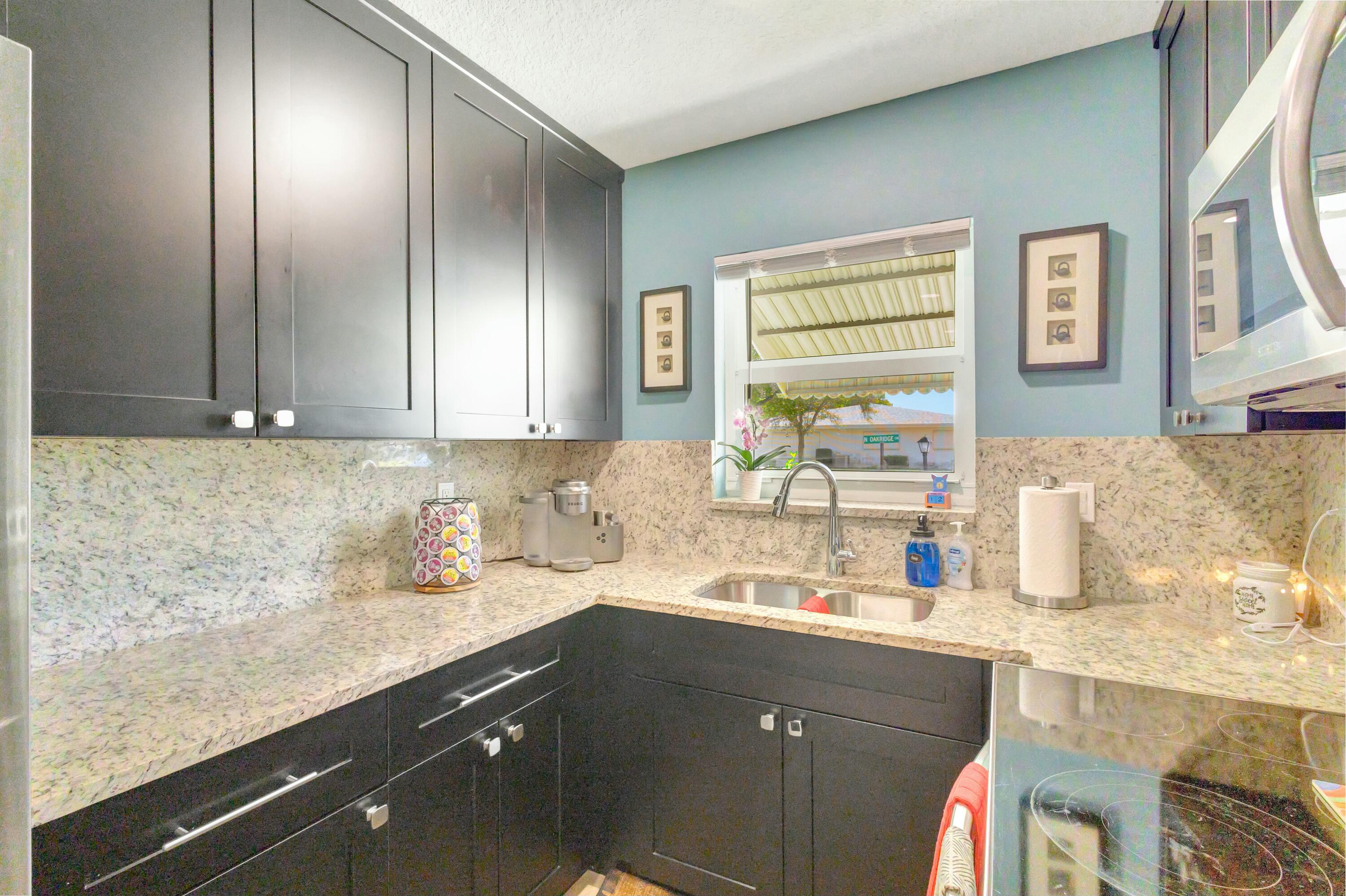 1053 N Oakridge Circle