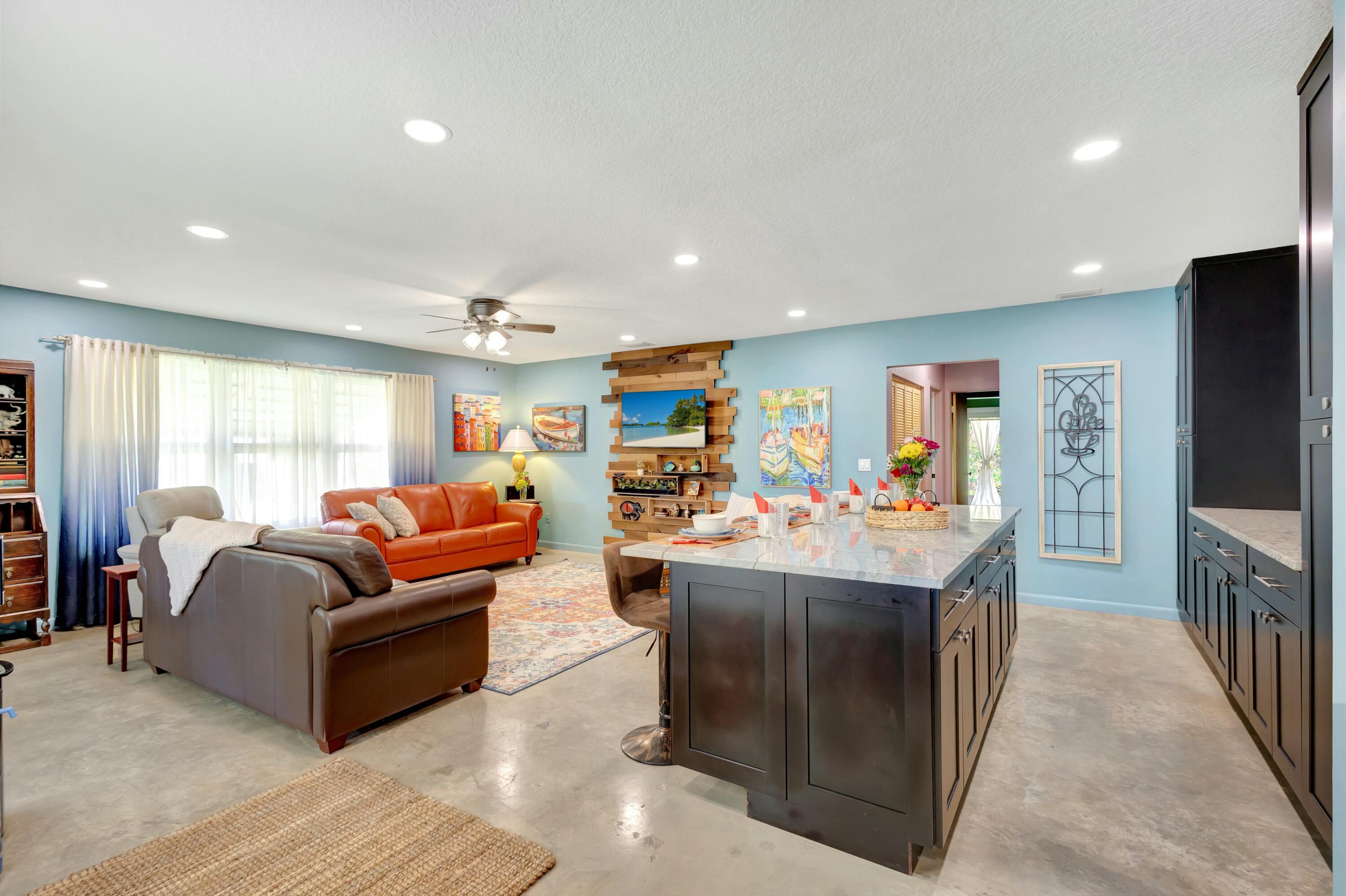 1053 N Oakridge Circle
