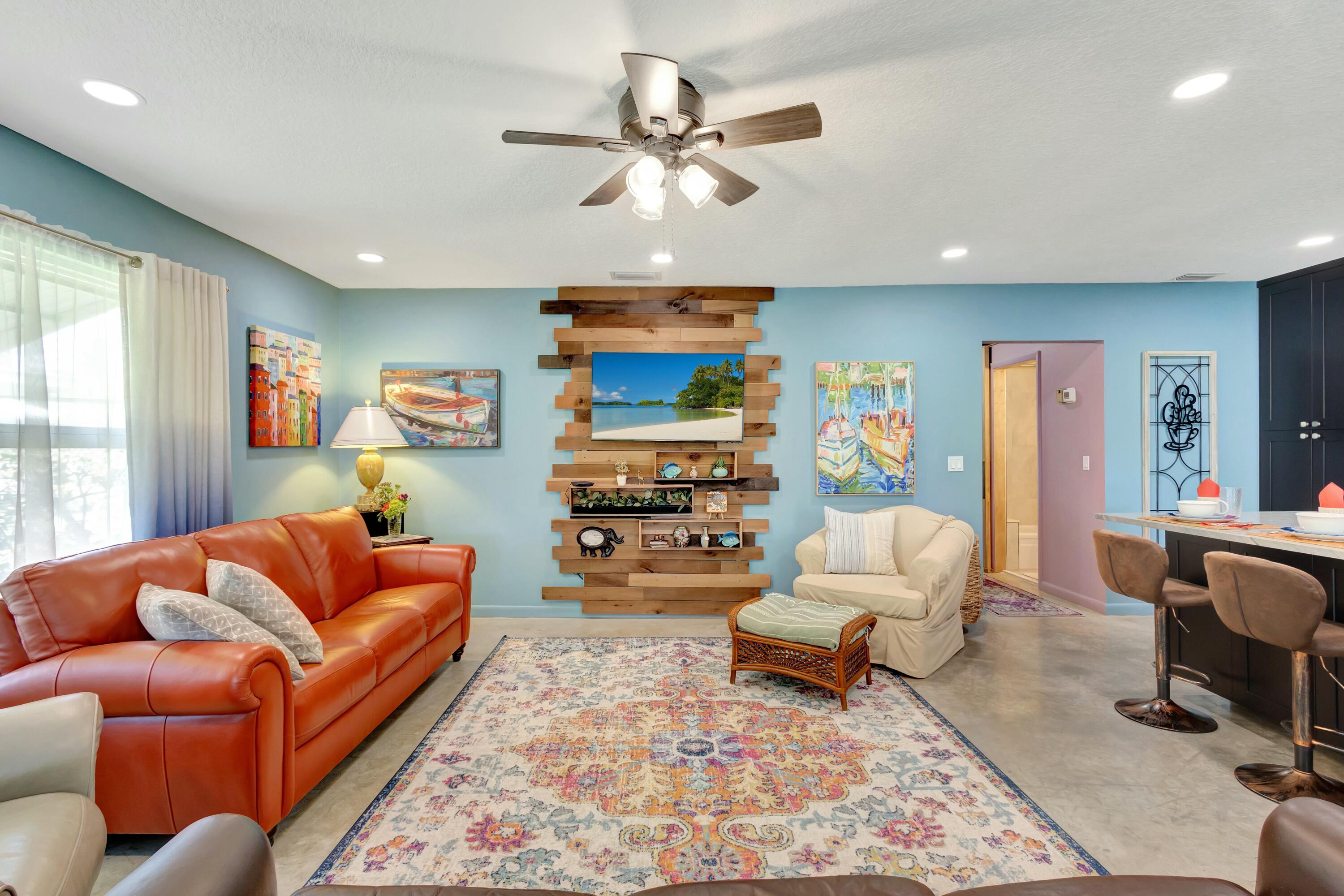1053 N Oakridge Circle