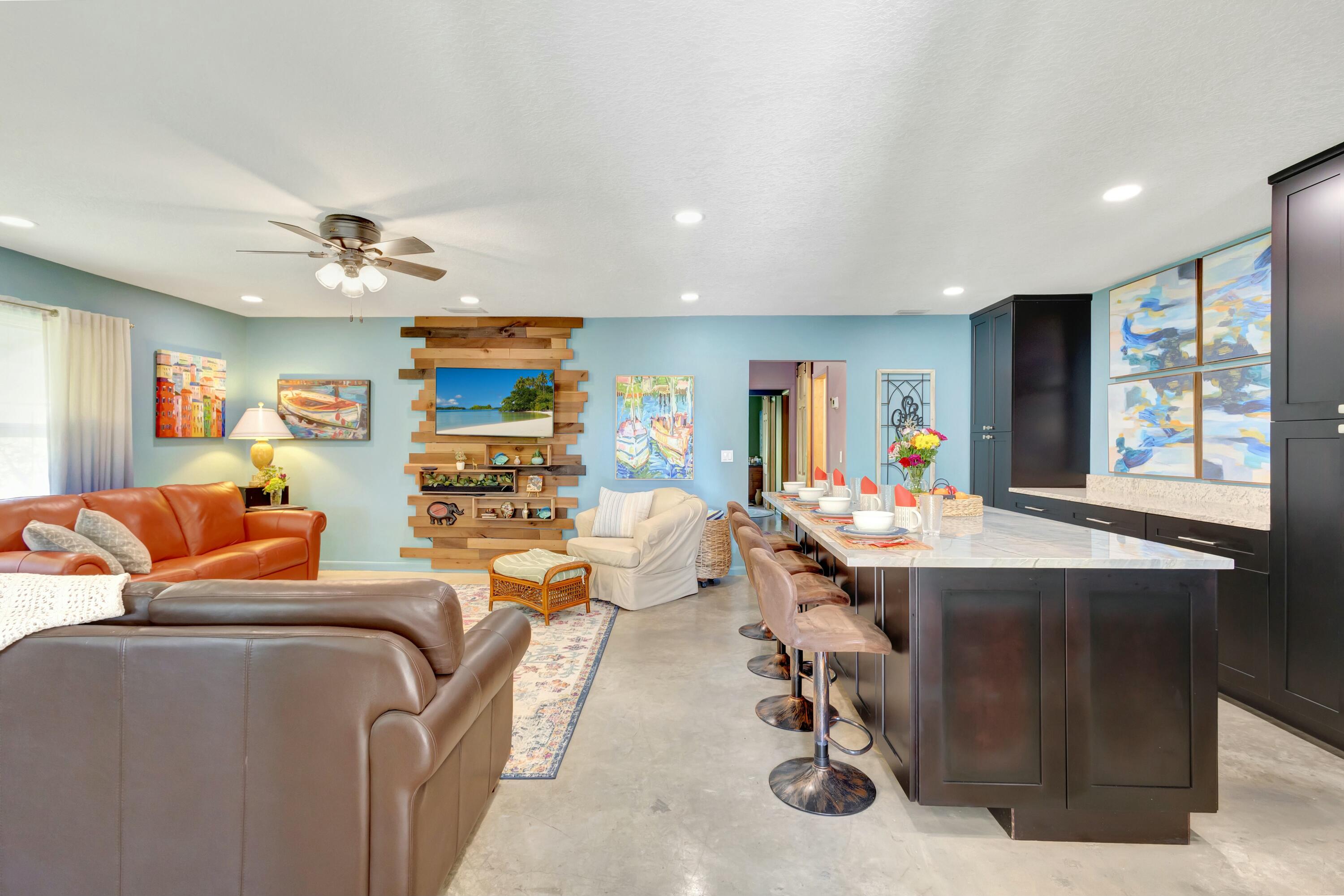 1053 N Oakridge Circle
