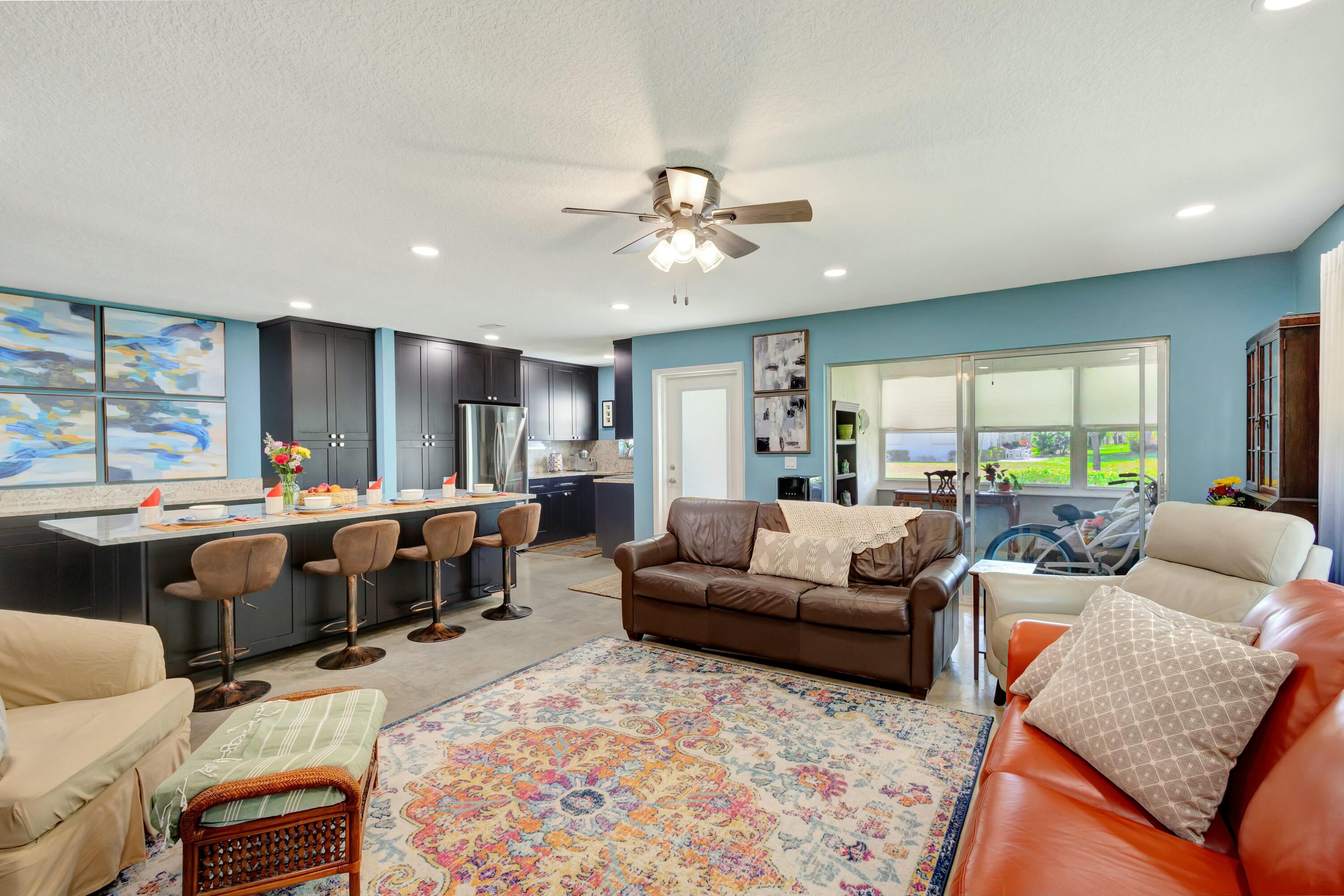 1053 N Oakridge Circle