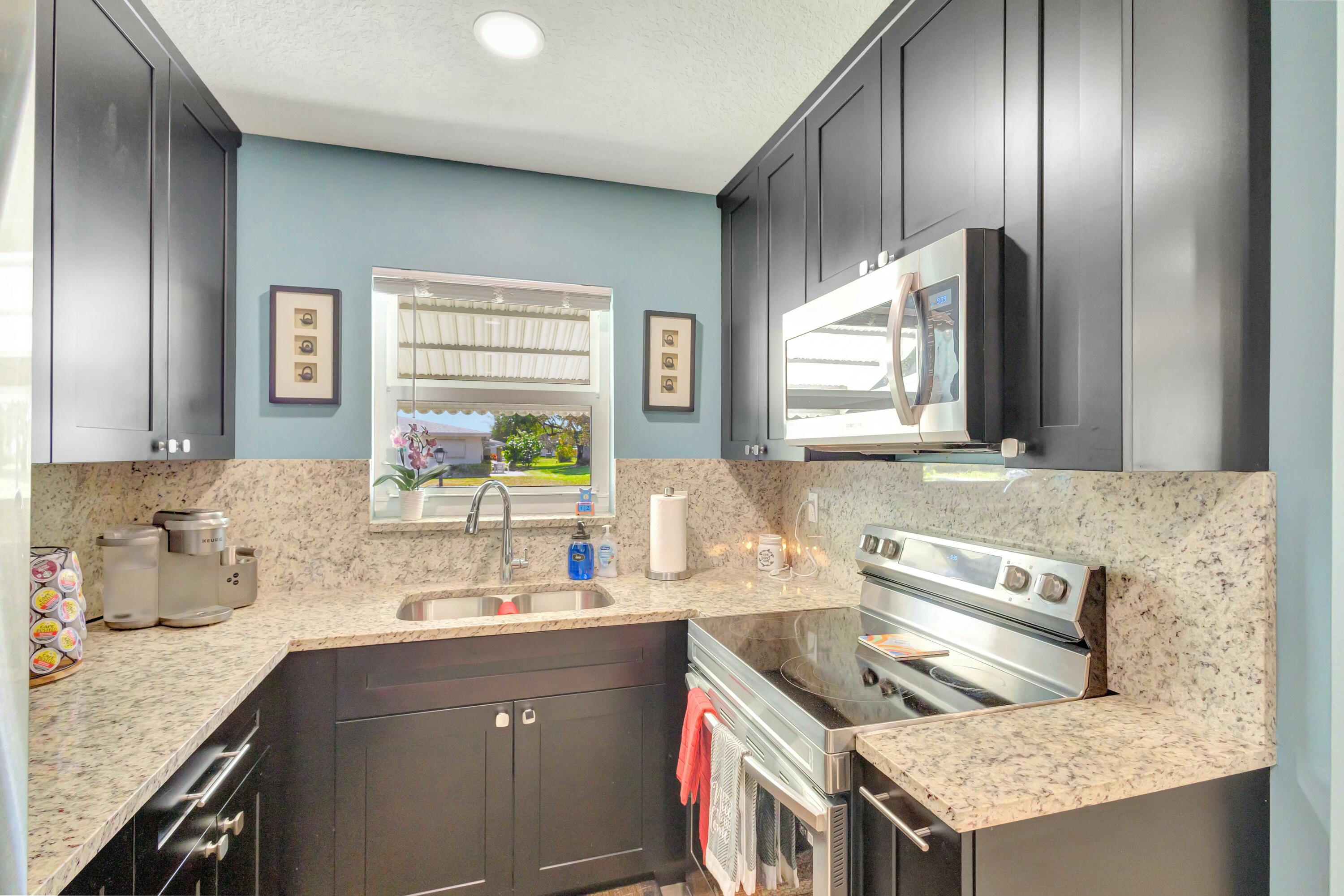 1053 N Oakridge Circle