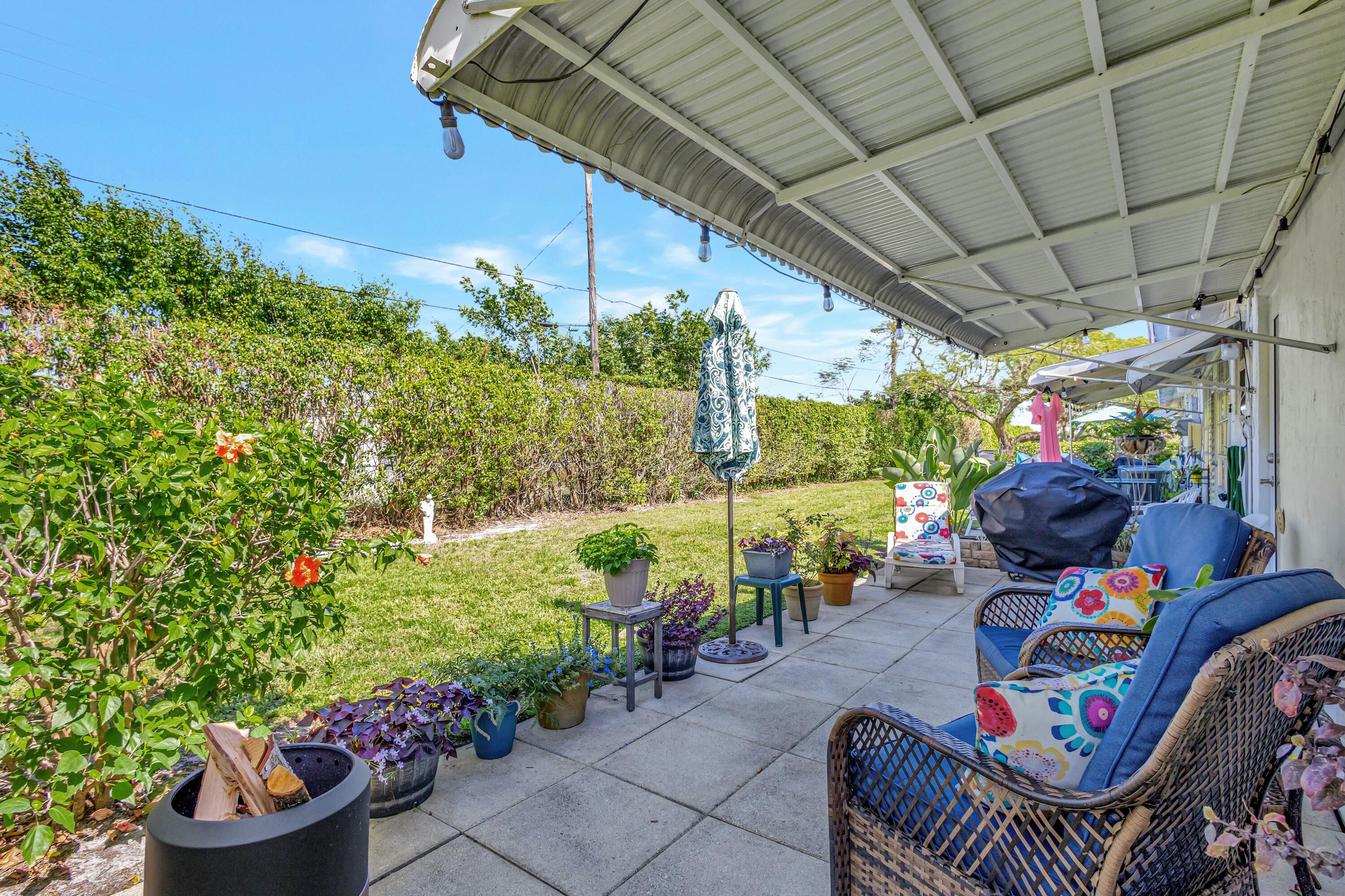1053 N Oakridge Circle