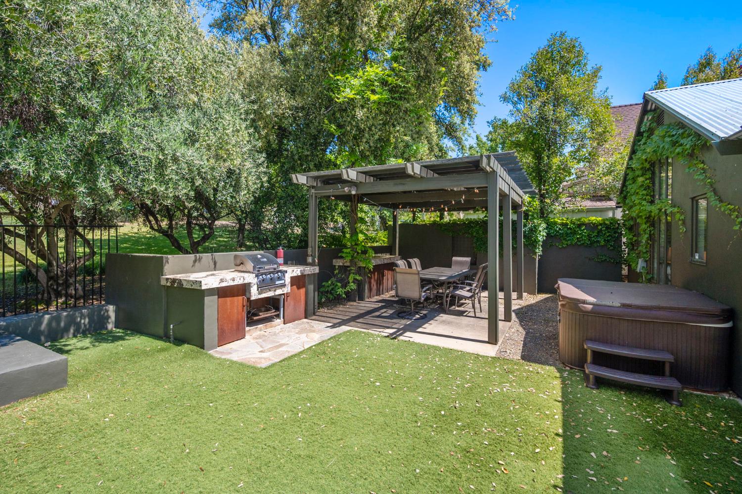701 Selkirk Ranch