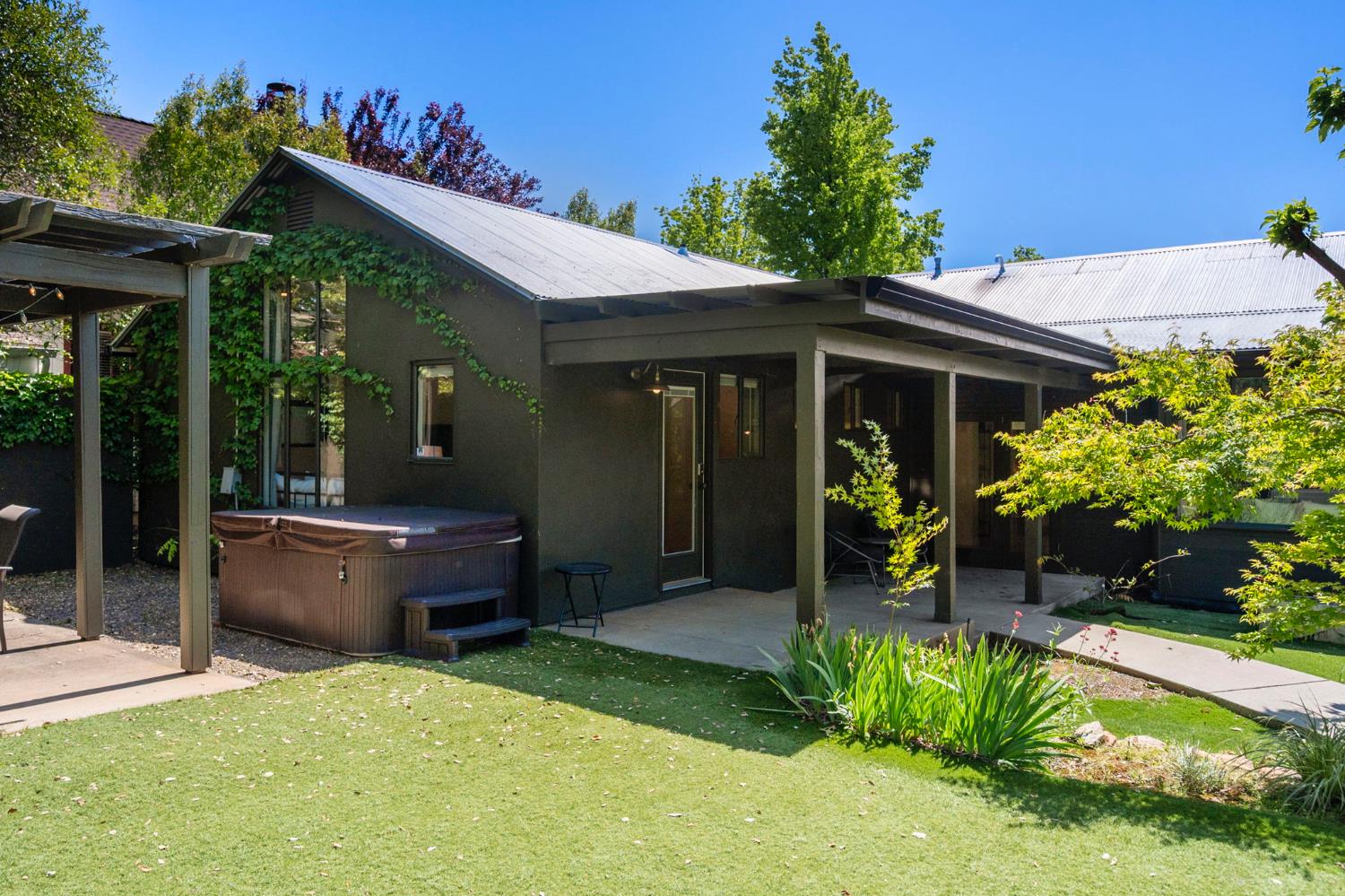 701 Selkirk Ranch
