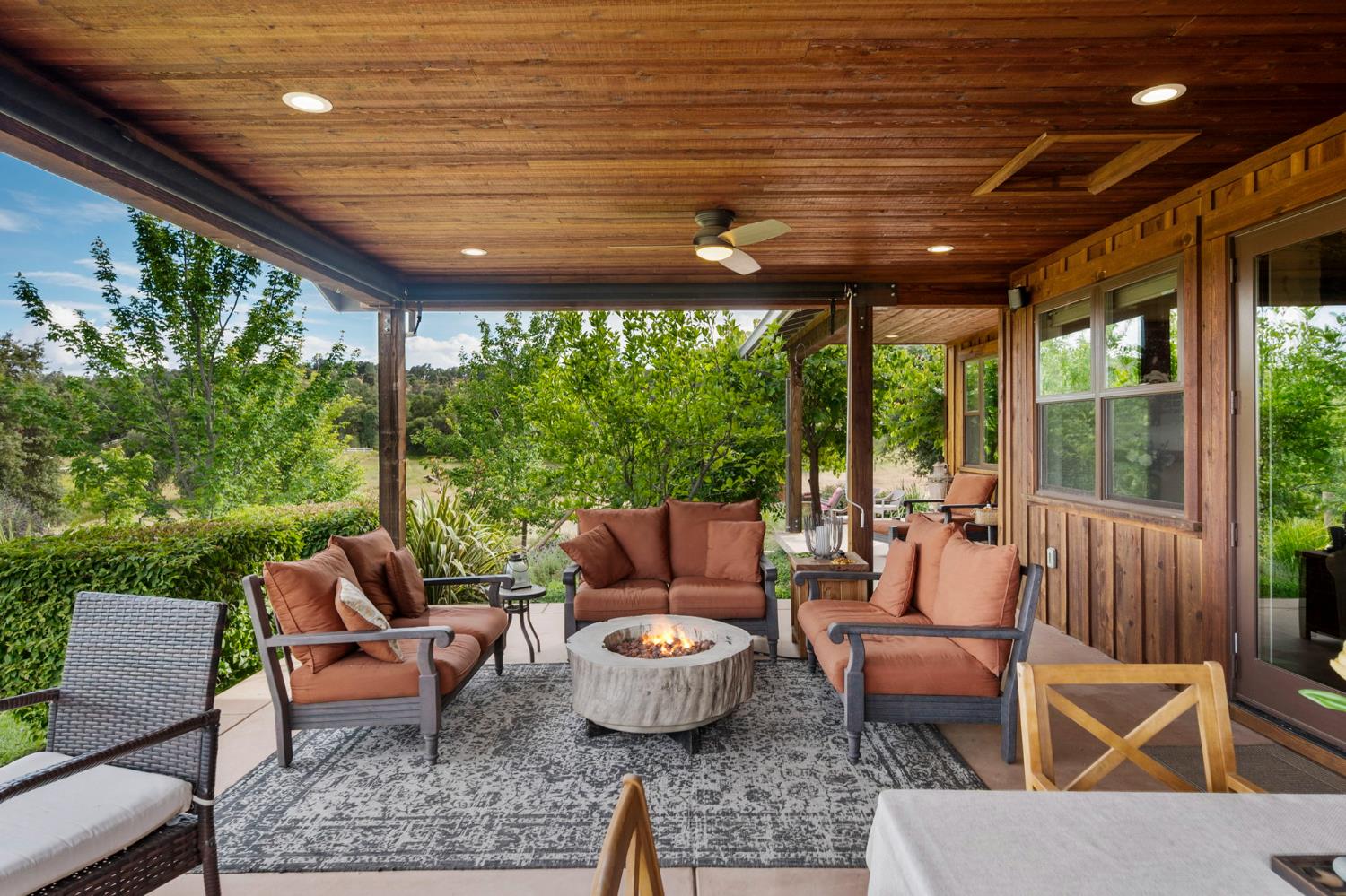1416 Lakeside Drive