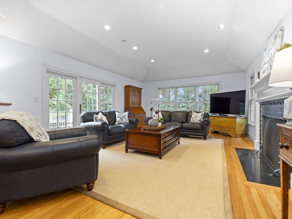 5 Greenbough Lane
