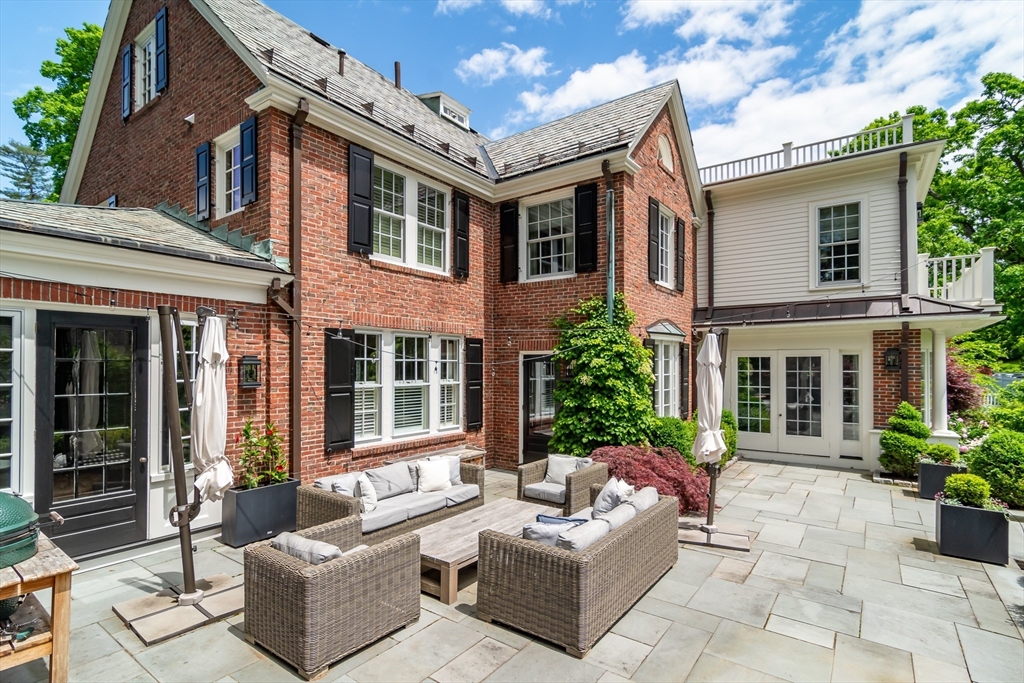 10 Benton Street
