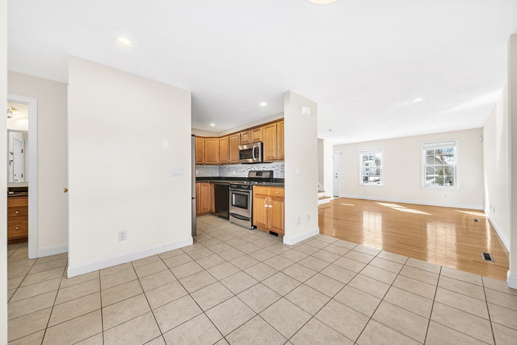 132 Howe St # B