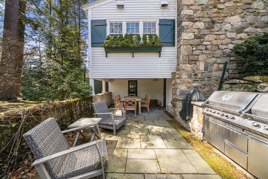 25 Longmeadow Road