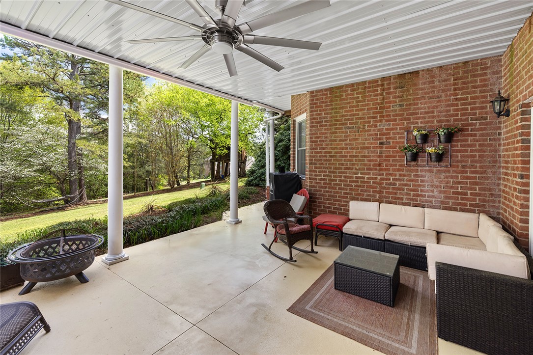 103 Country Walk Circle