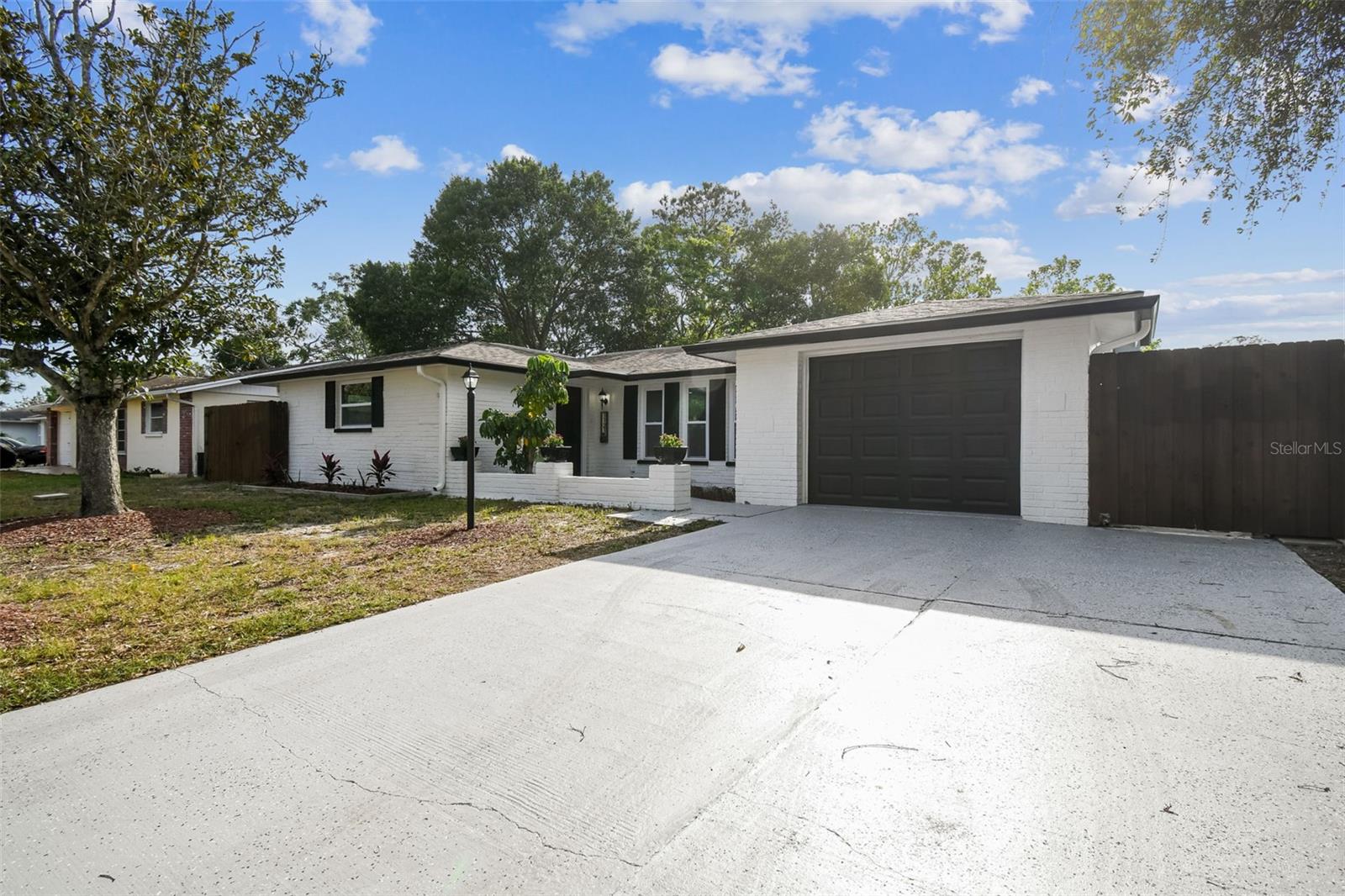 11211 MEADOW DR