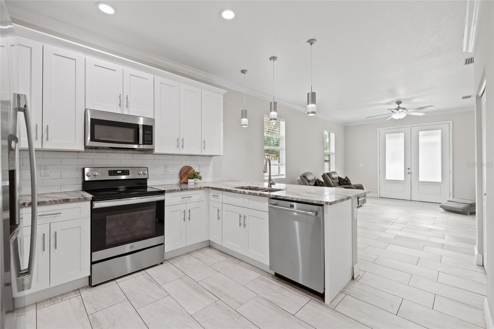 1912 W JEAN ST