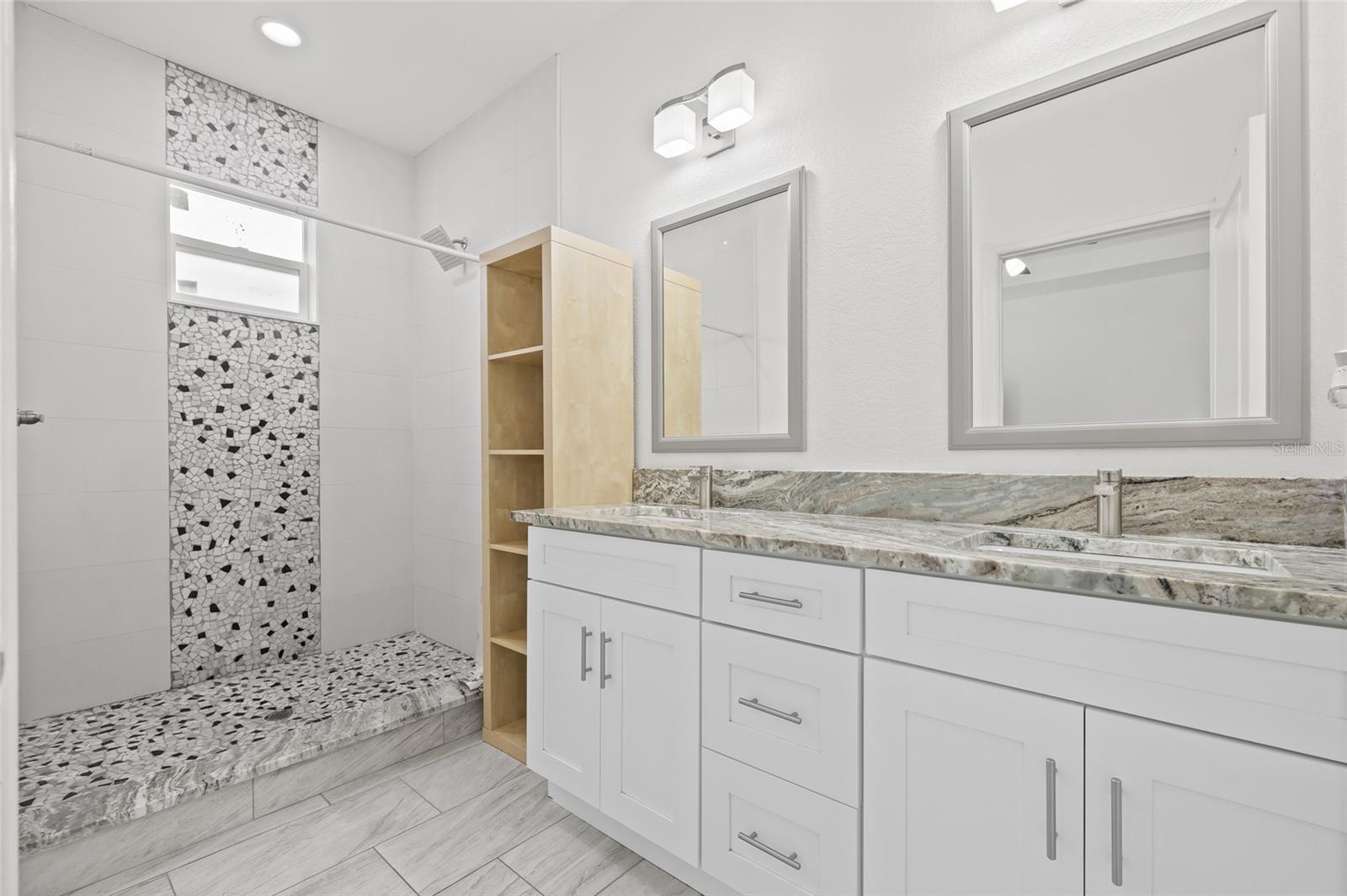 1912 W JEAN ST