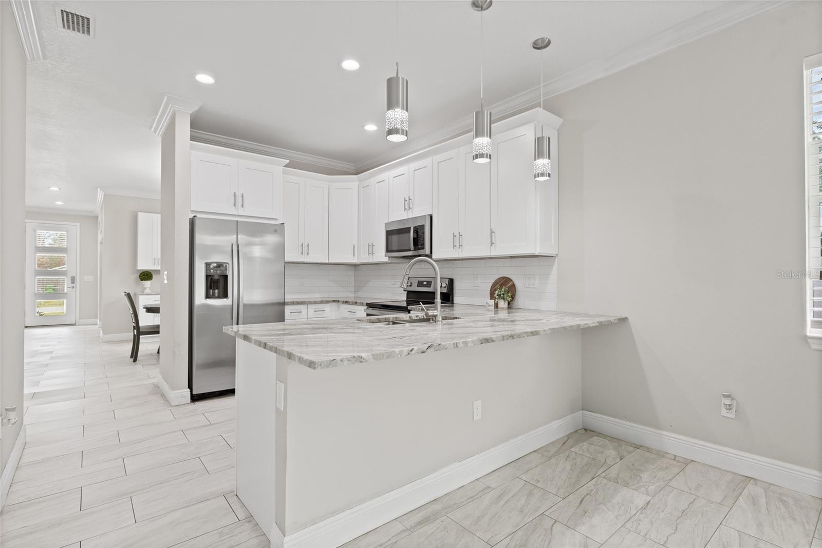 1912 W JEAN ST